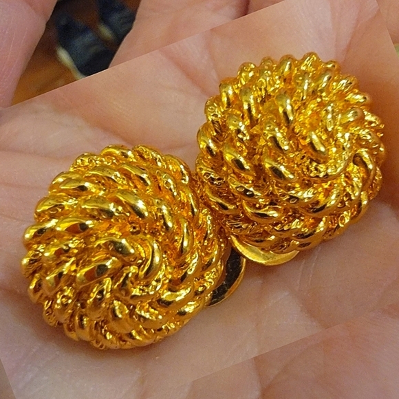 #Vintage #Monet Round Twisted Rope Design   Clip On Earrings Signed - Picture 2 of 5